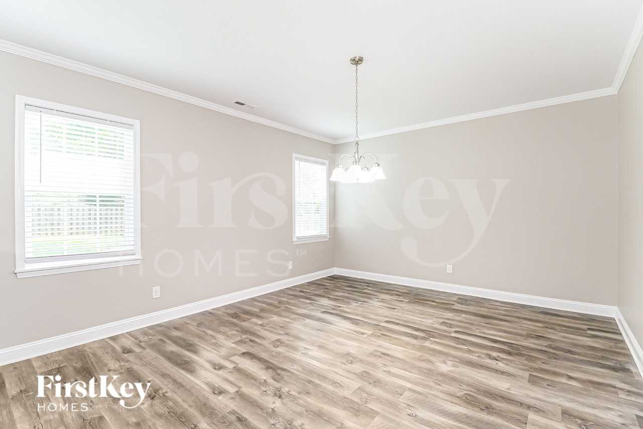 5602 Falkland Dr - Photo 6 of 19