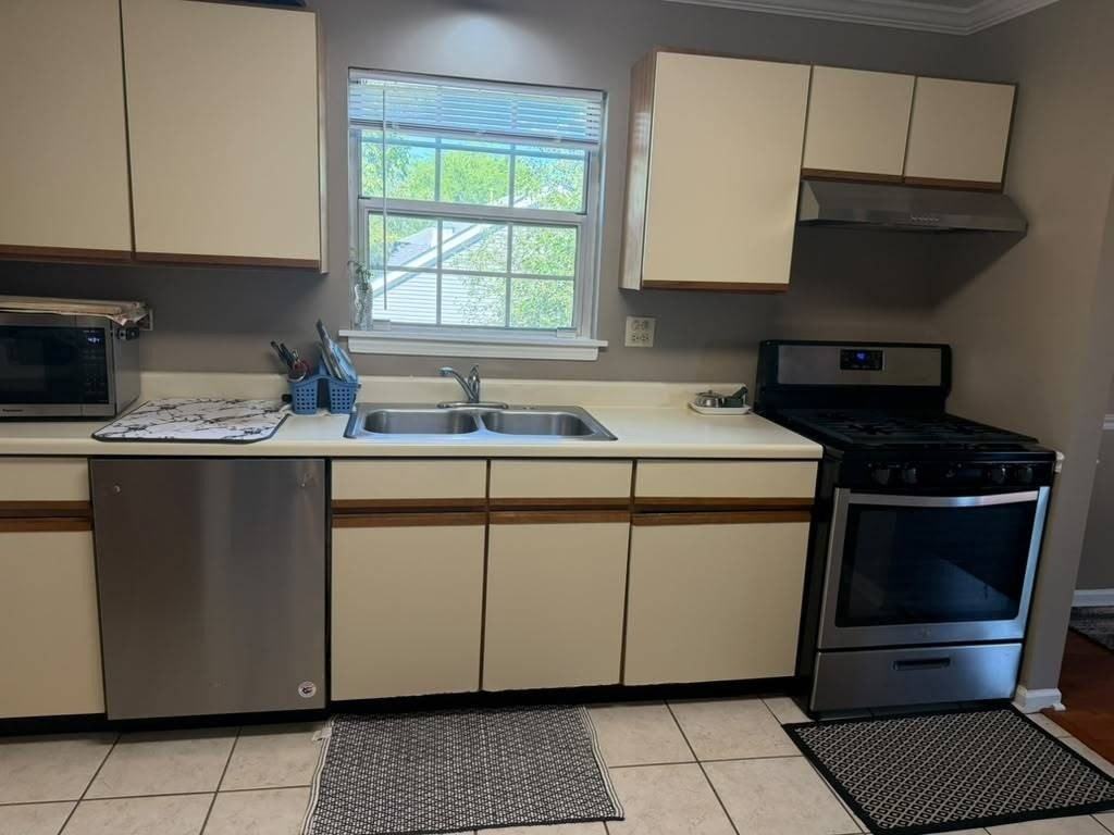 1228 Bradwell Ln #D - Photo 6 of 18