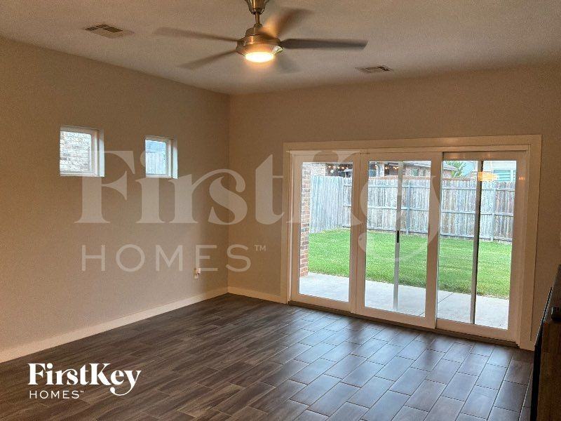 517 Nw 179th St - Photo 2 of 12