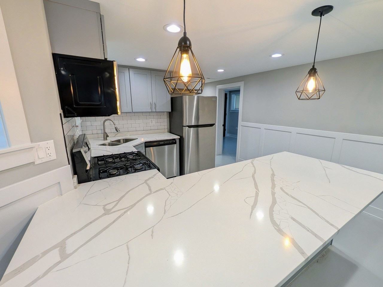 2434 N Harding Ave - Photo 4 of 4
