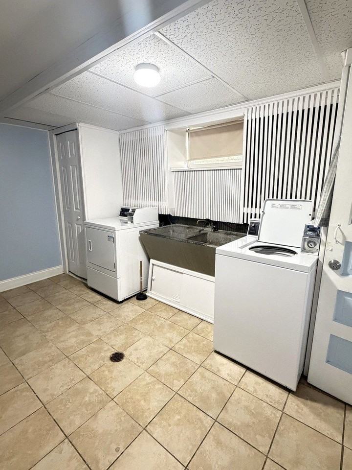 7732 W Addison St #1 - Photo 4 of 22