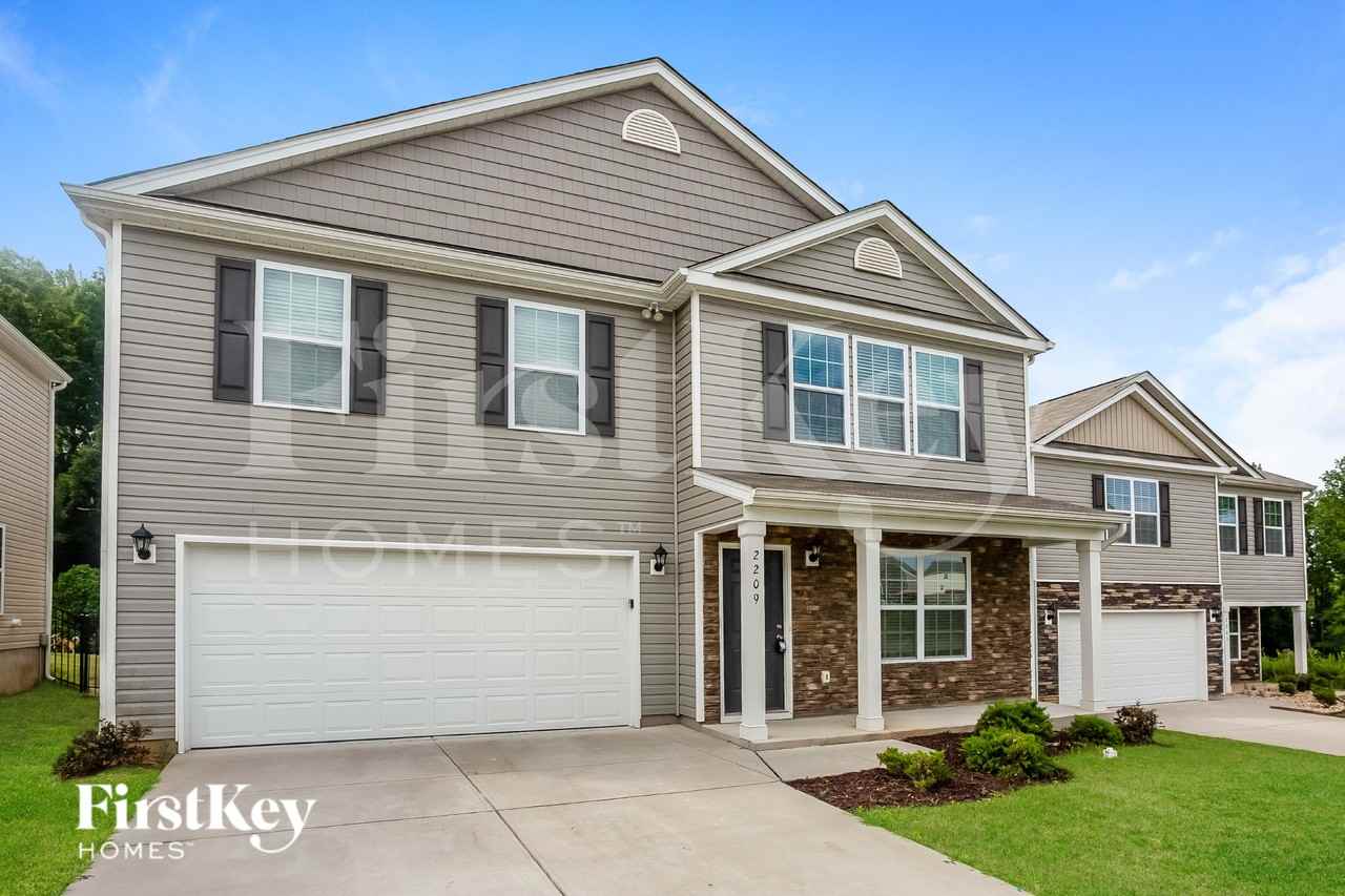 2209 Rolling Hills Dr - Photo 2 of 19