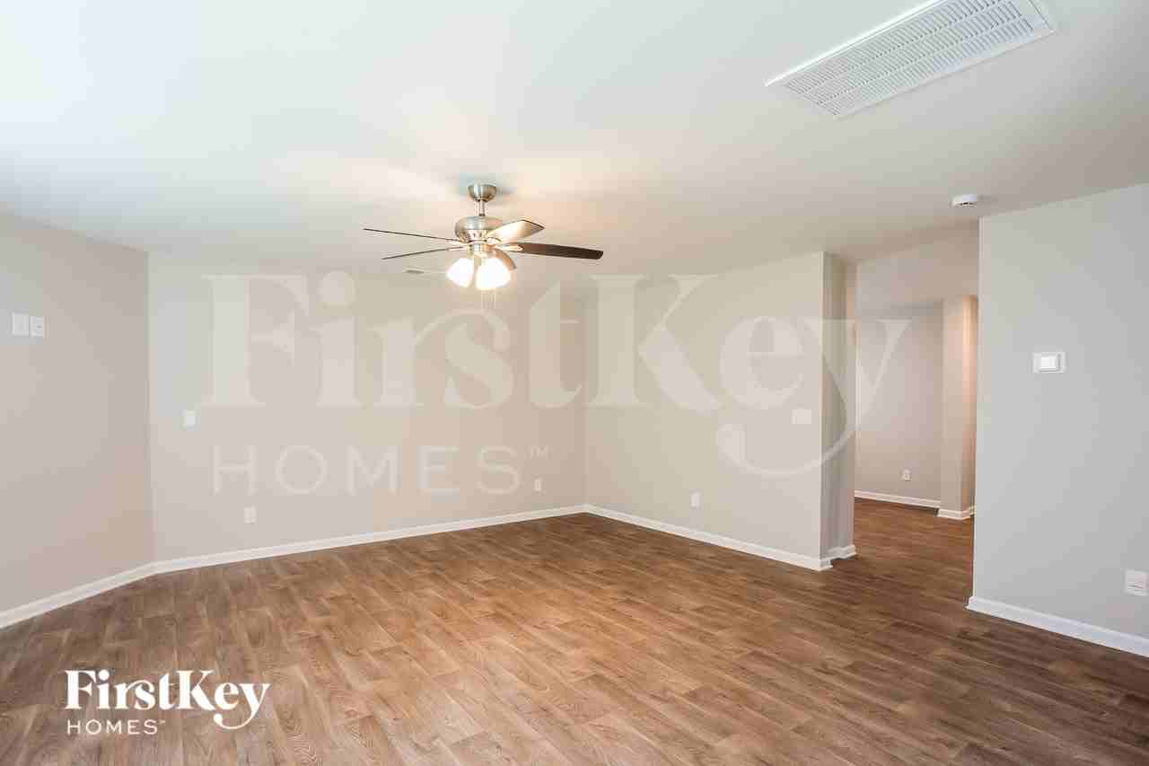 2209 Rolling Hills Dr - Photo 3 of 19