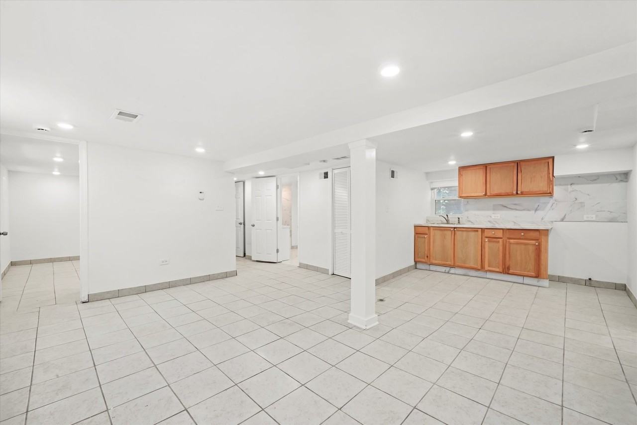 5331 W Congress Pkwy #G - Photo 3 of 9