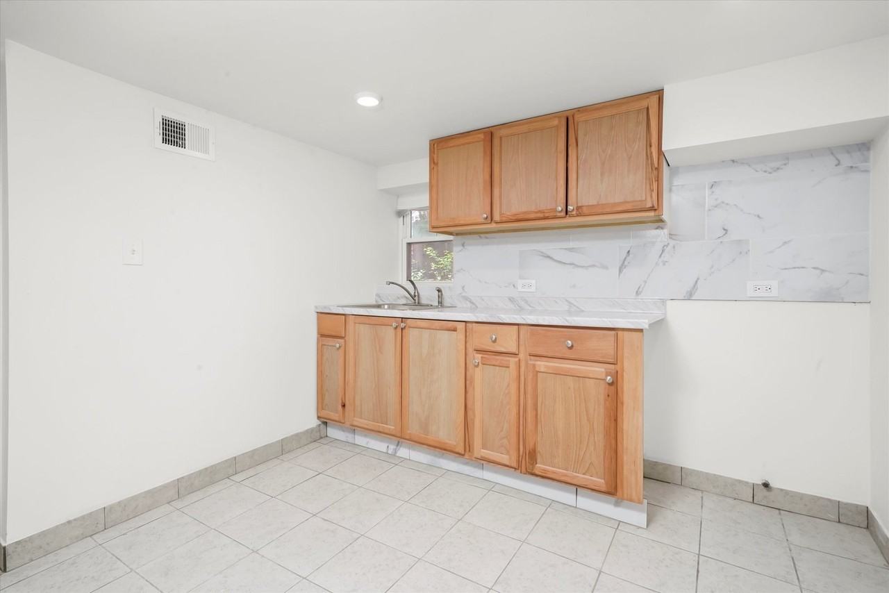 5331 W Congress Pkwy #G - Photo 4 of 9