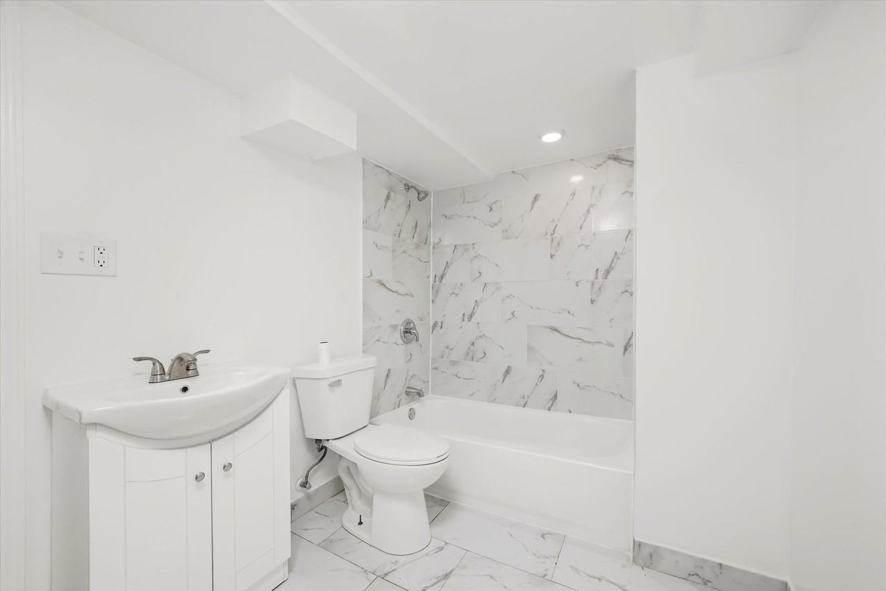 5331 W Congress Pkwy #G - Photo 7 of 9