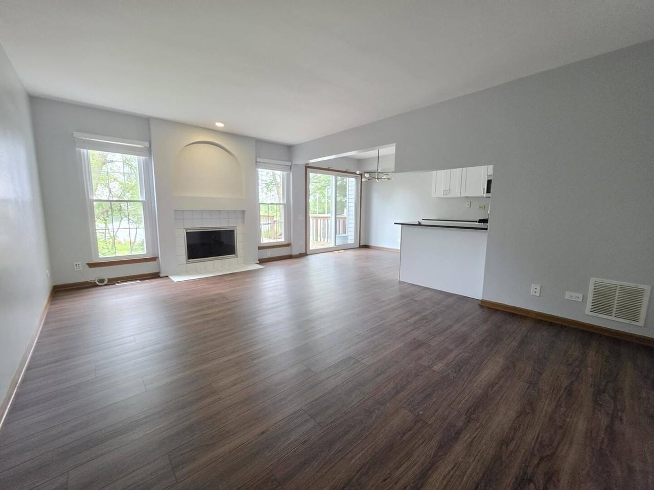 327 Shadybrook Ln - Photo 4 of 30
