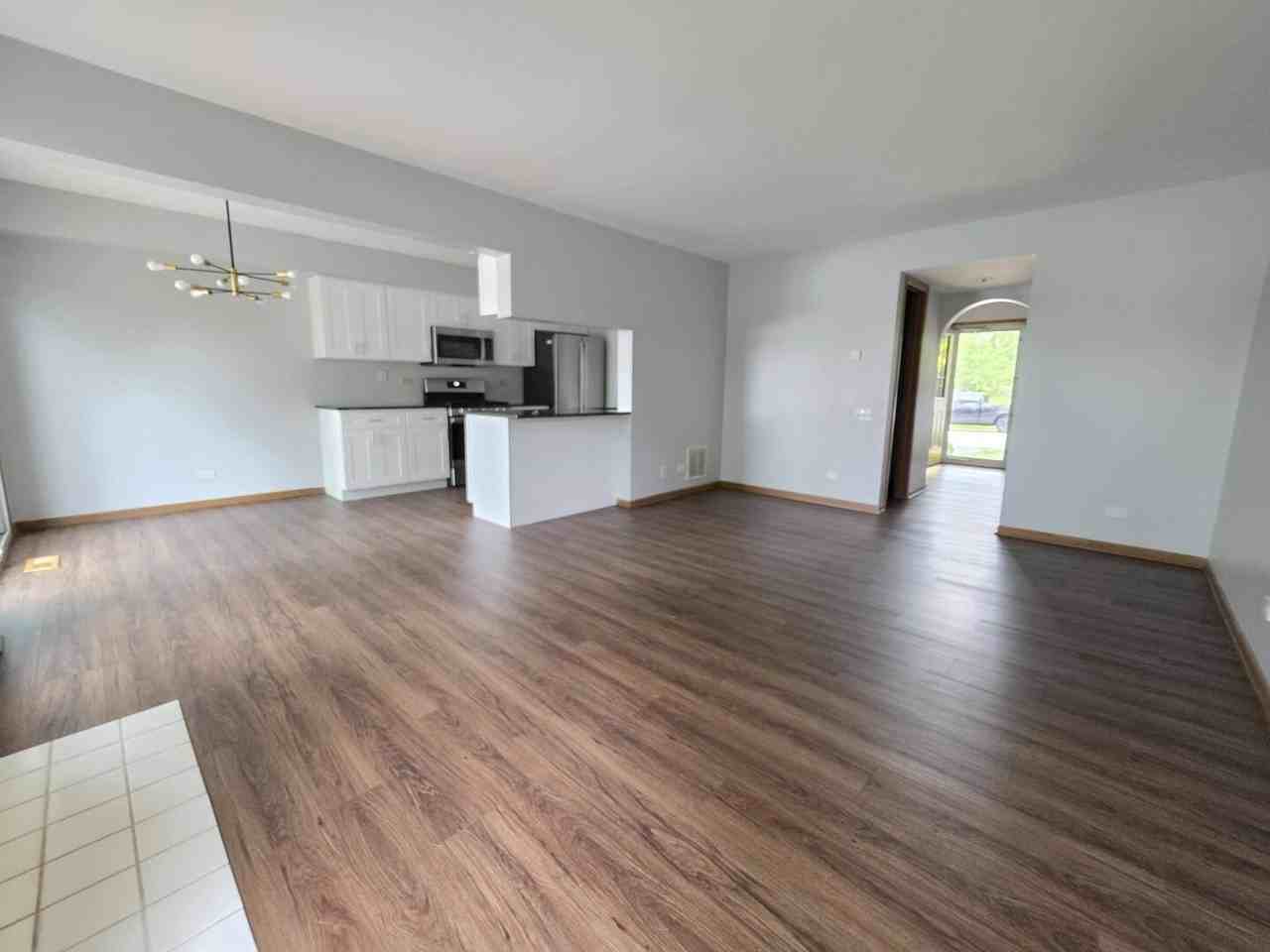 327 Shadybrook Ln - Photo 5 of 30
