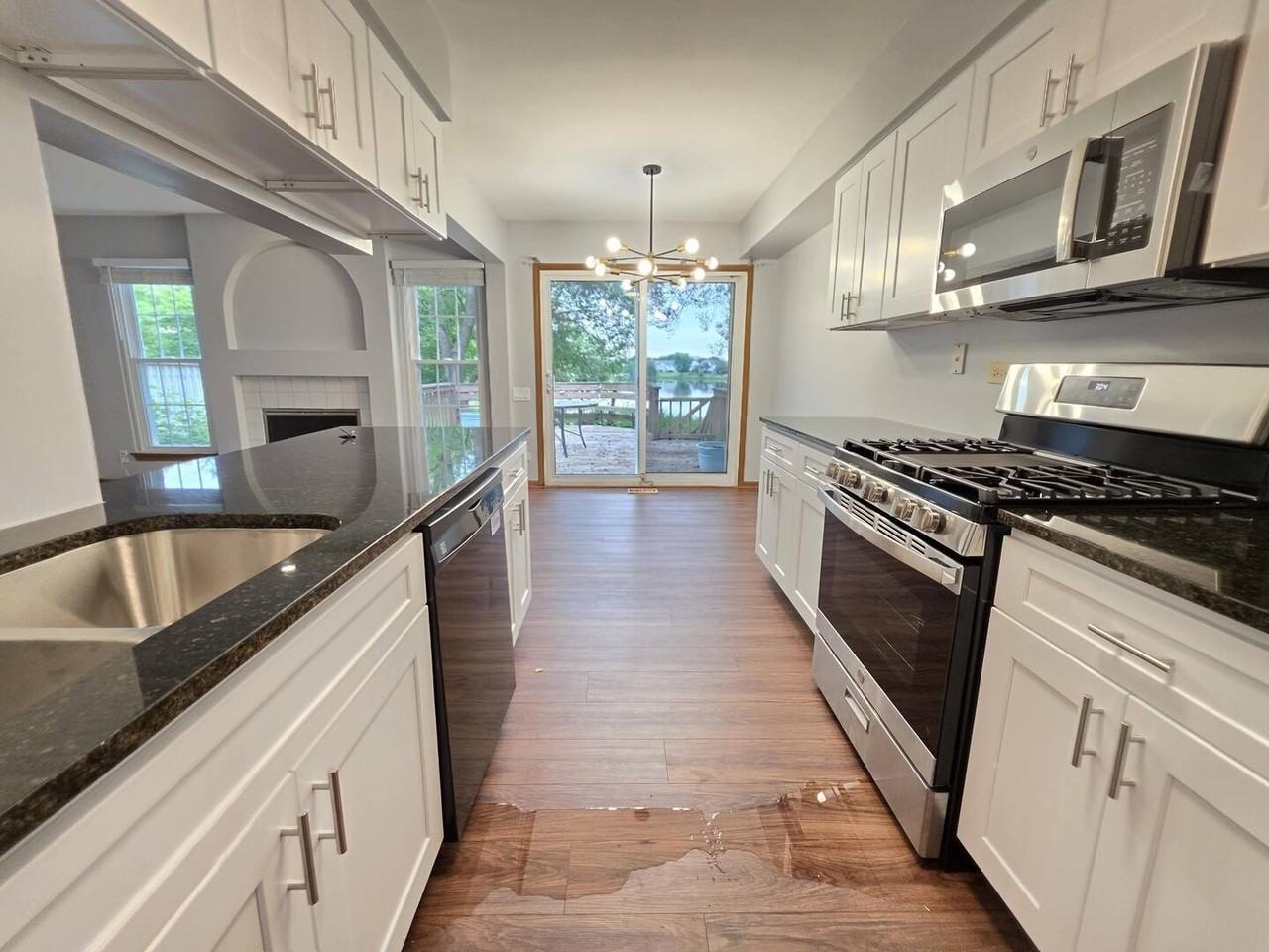 327 Shadybrook Ln - Photo 6 of 30