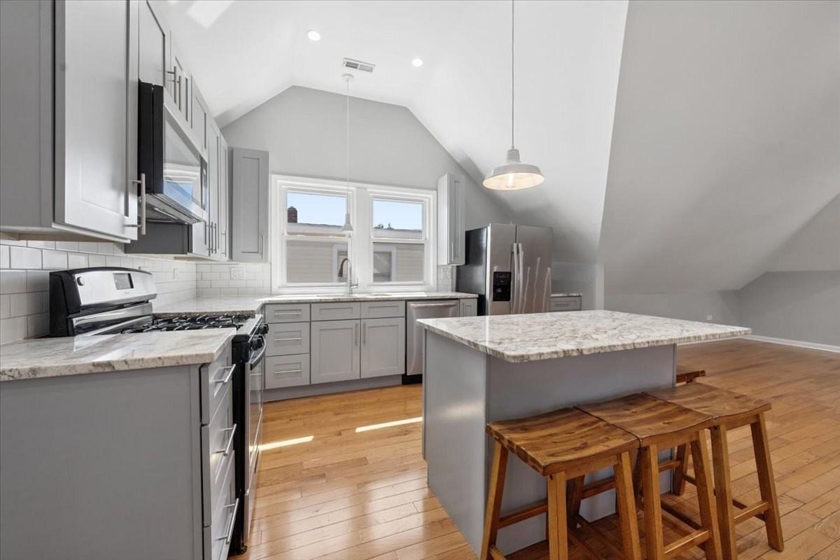 4928 W Eddy St #2 - Photo 5 of 20