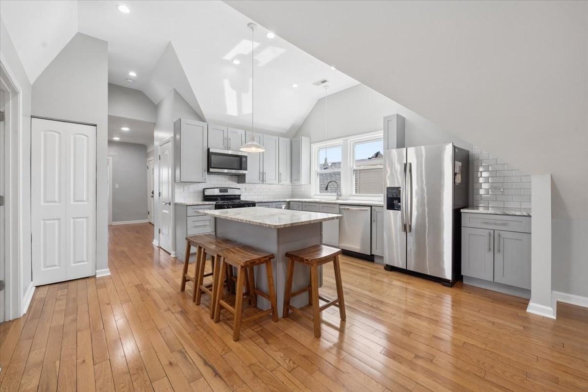 4928 W Eddy St #2 - Photo 6 of 20