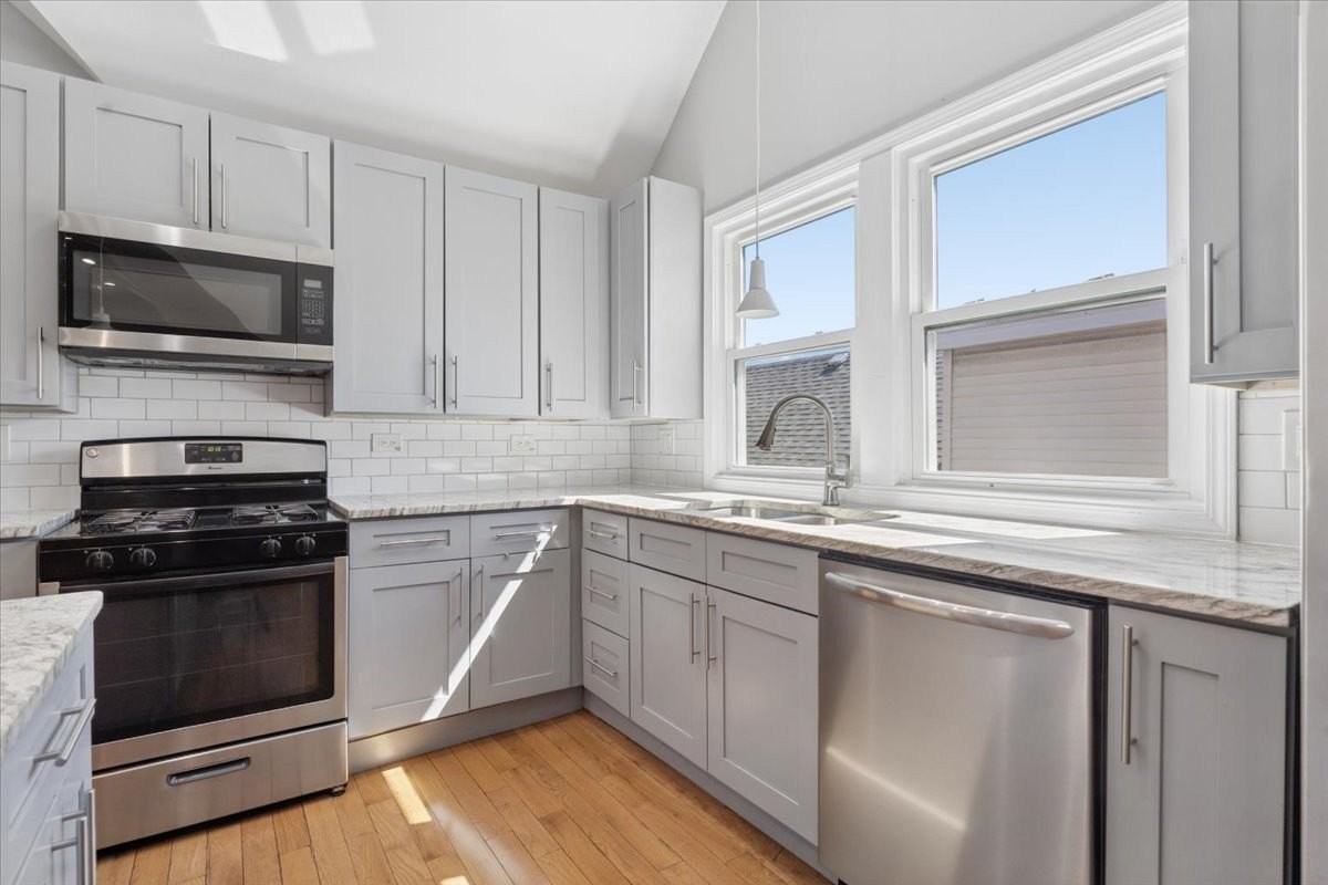 4928 W Eddy St #2 - Photo 7 of 20