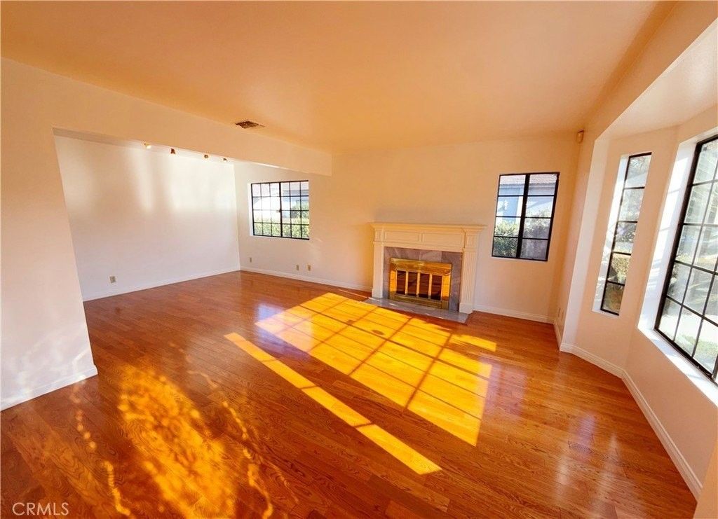1050 Mayflower Ave - Photo 2 of 16