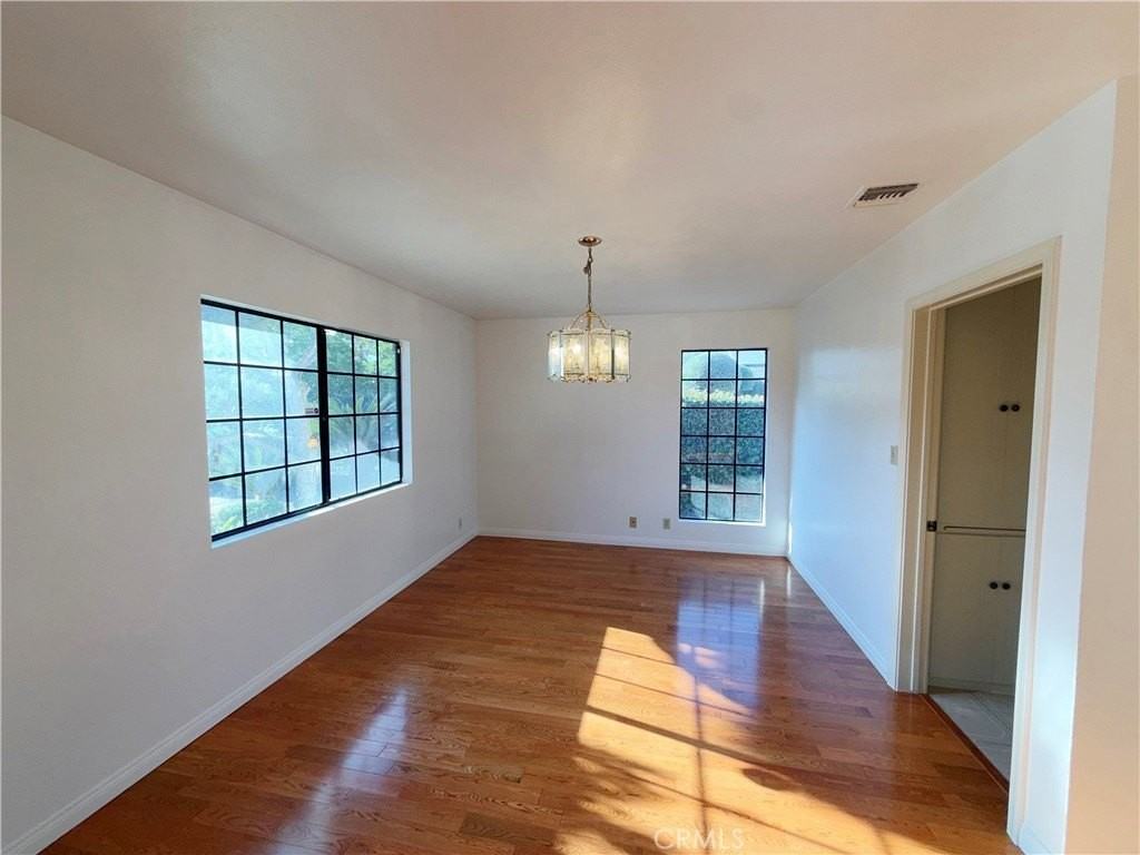 1050 Mayflower Ave - Photo 3 of 16