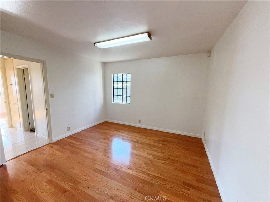 1050 Mayflower Ave - Photo 6 of 16