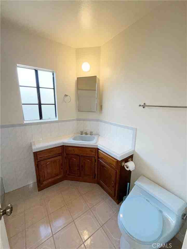 1050 Mayflower Ave - Photo 7 of 16