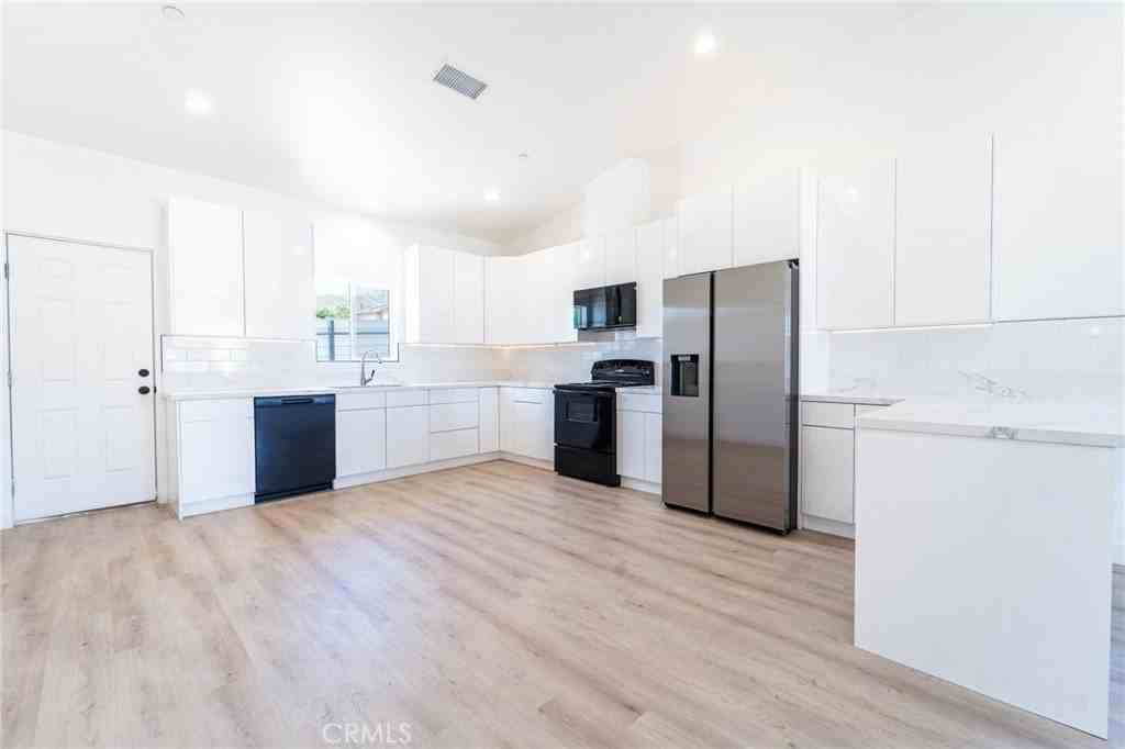 9473 Palm Dr - Photo 2 of 17