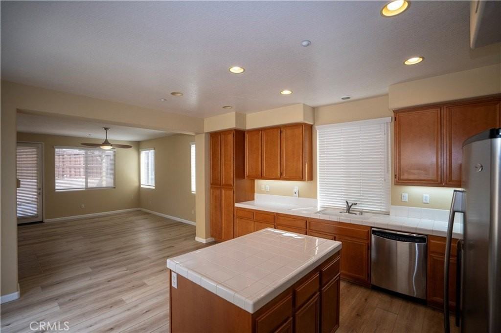 60 Crocus St - Photo 4 of 16