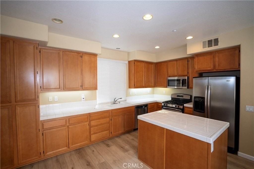 60 Crocus St - Photo 5 of 16