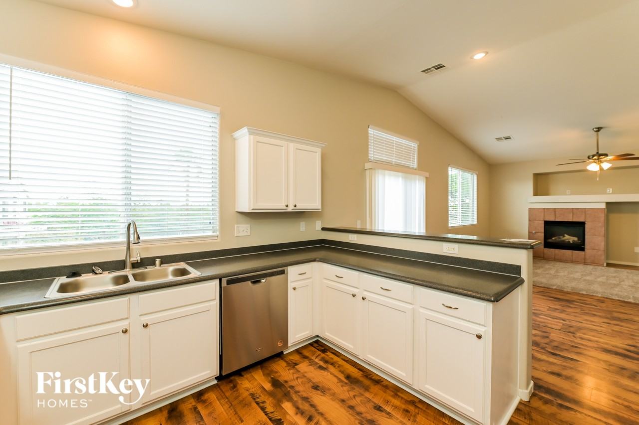 5624 Tallard Ct - Photo 6 of 15