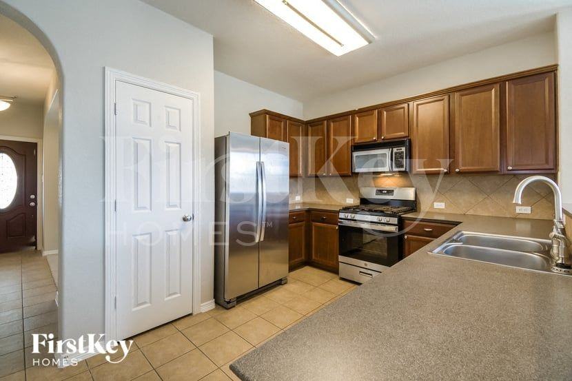 3432 Ivy Arbor Ln - Photo 3 of 15