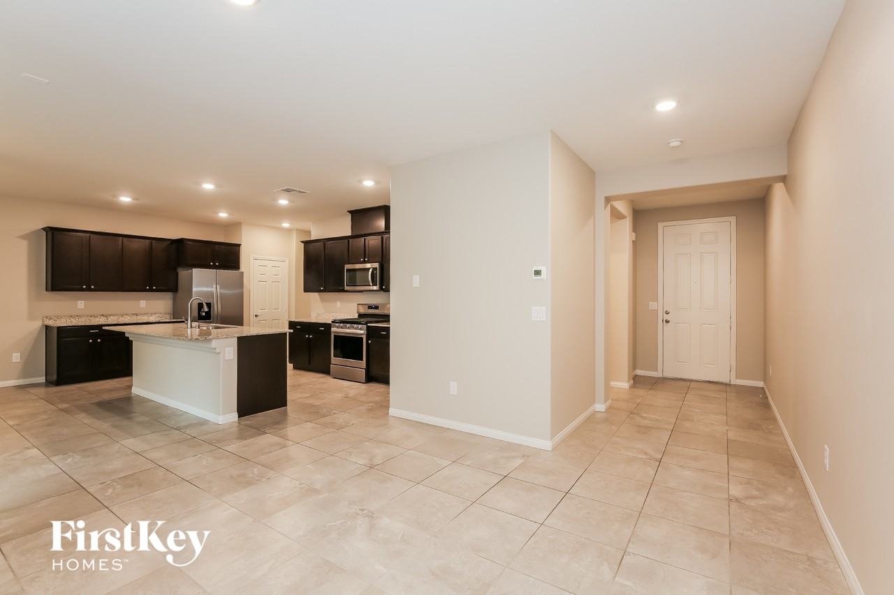 7373 Dazzle Point St - Photo 5 of 15