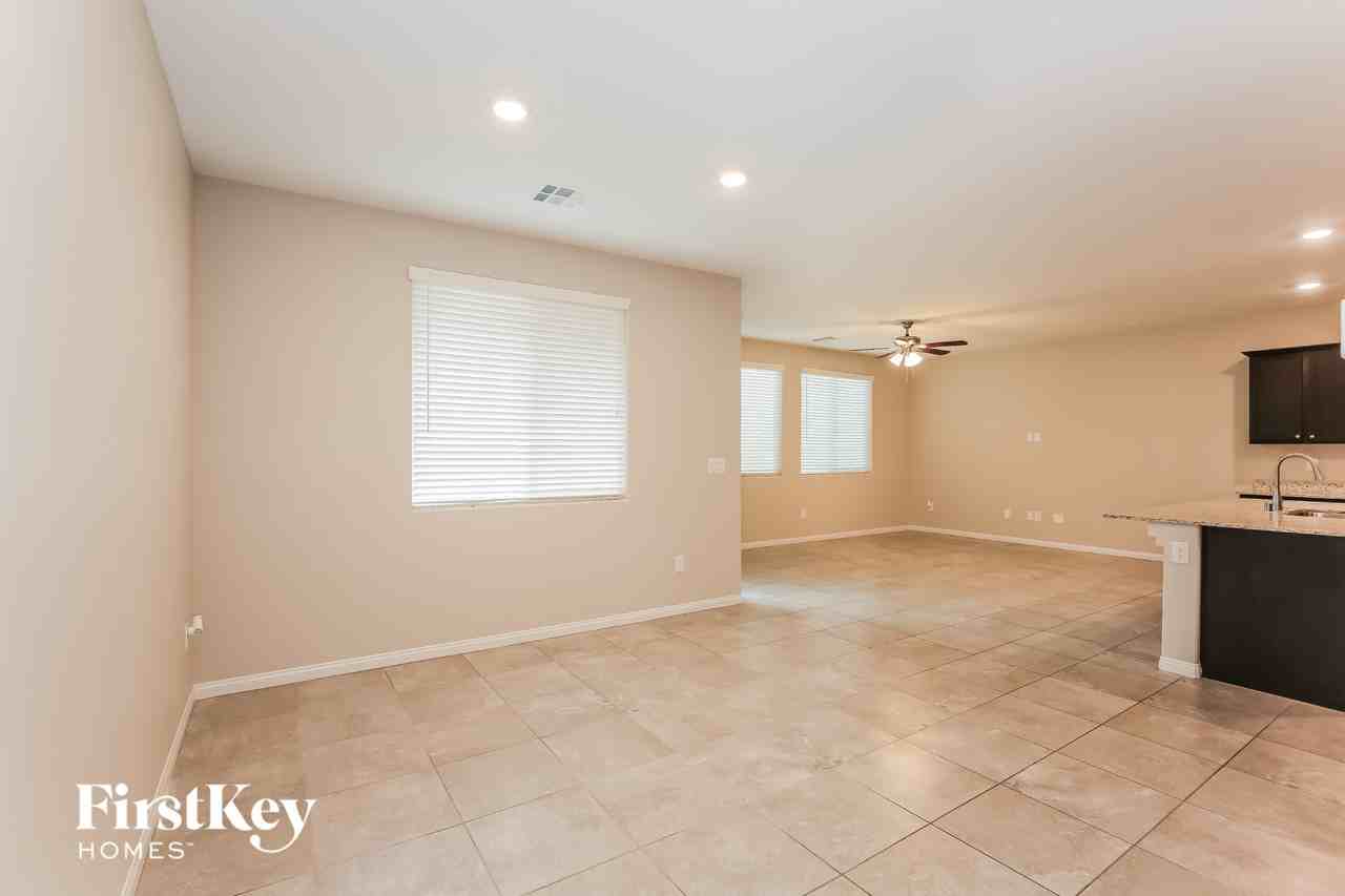 7373 Dazzle Point St - Photo 6 of 15