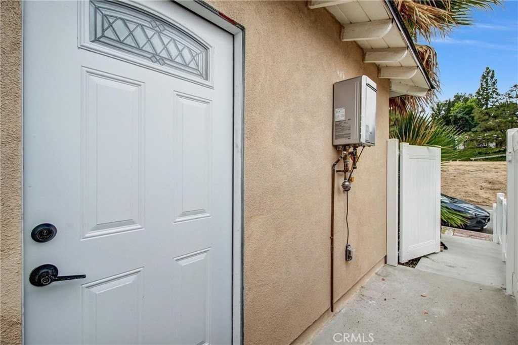 21713 Mulholland Dr - Photo 4 of 16