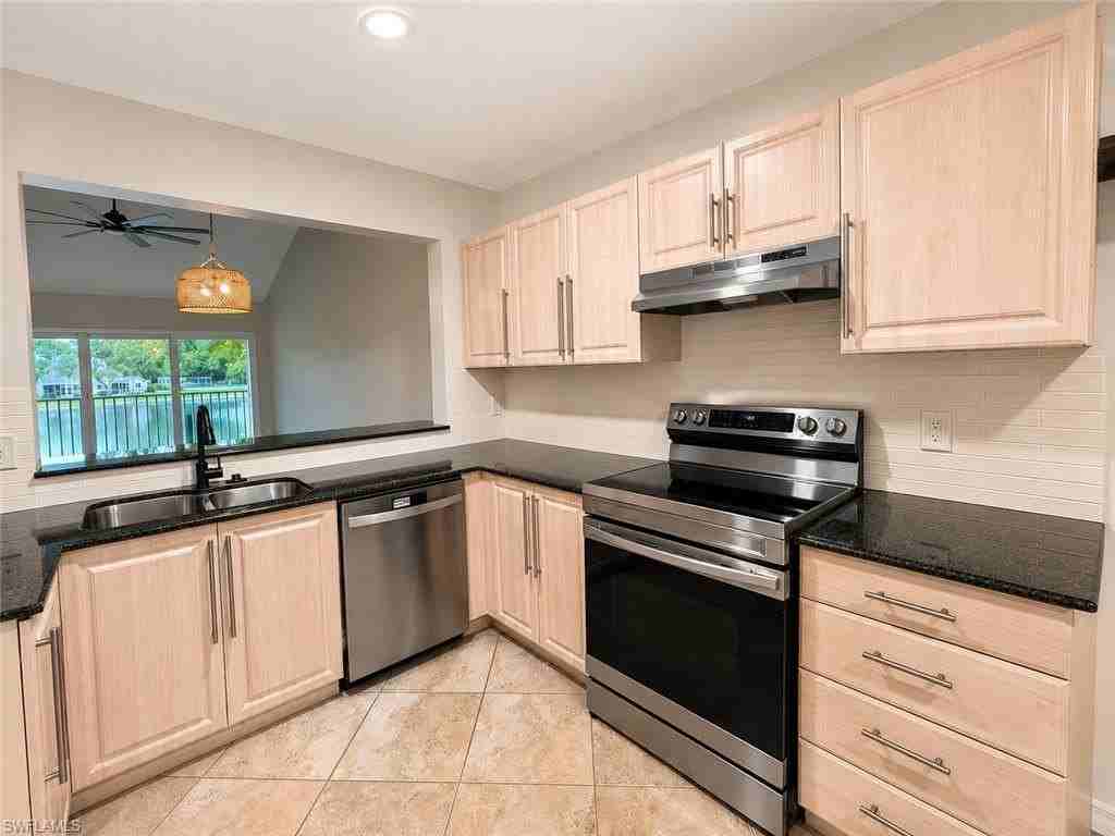 240 Timber Lake Cir #D201 - Photo 3 of 21