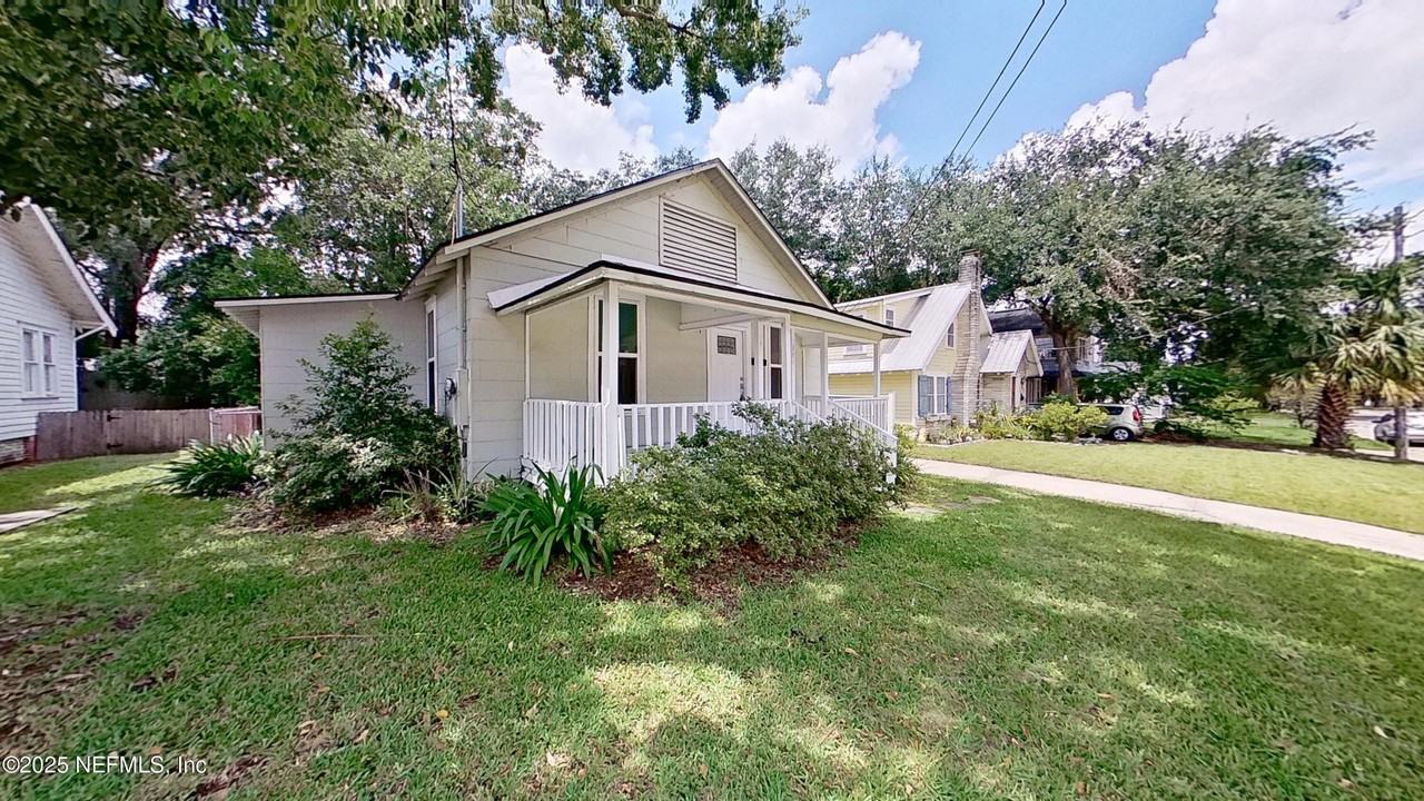 1844 Thacker Ave - Photo 3 of 26