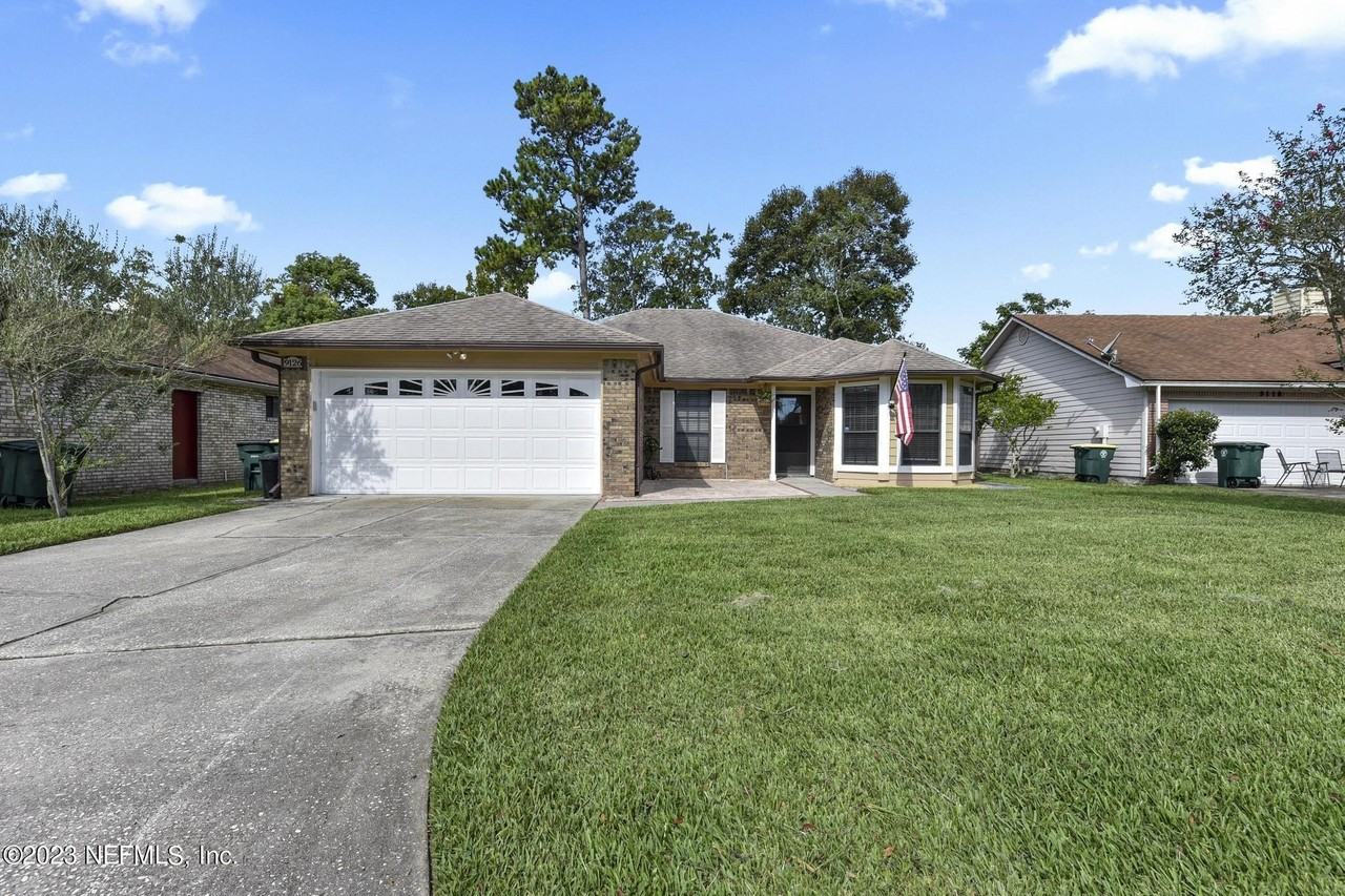 9126 Trevi Cir W - Photo 2 of 28