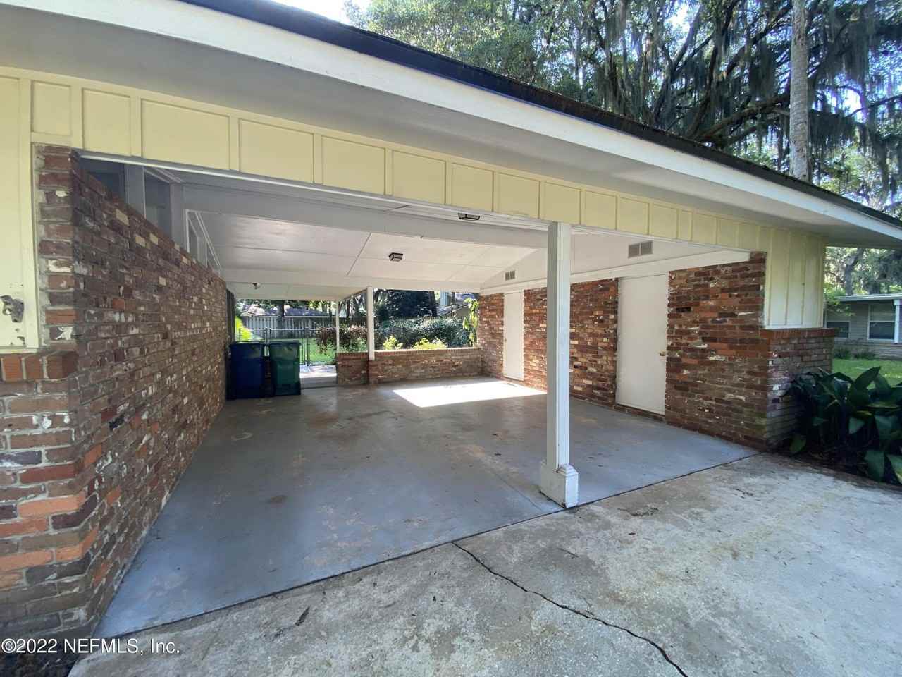 1301 Kings Rd - Photo 3 of 15