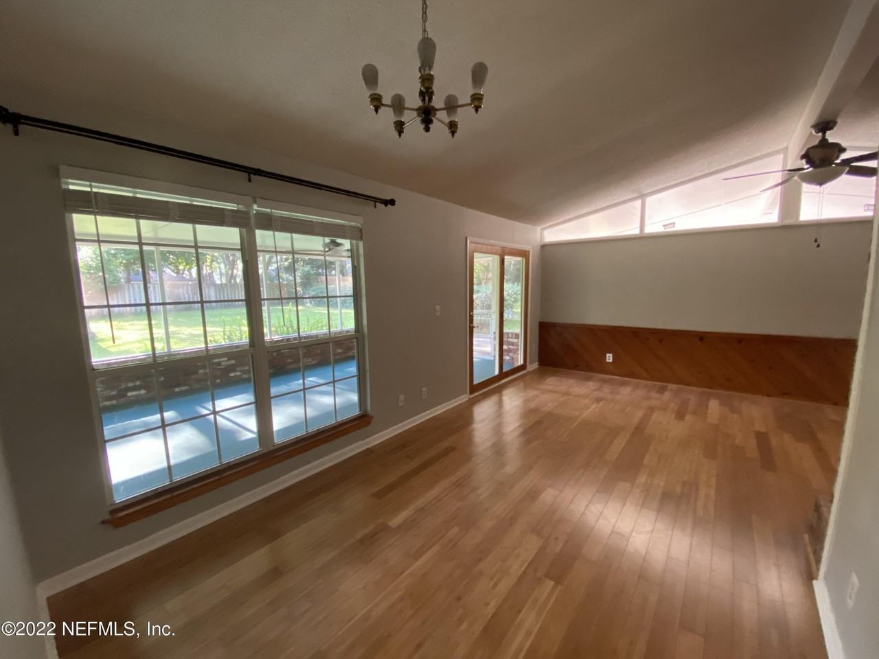 1301 Kings Rd - Photo 5 of 15
