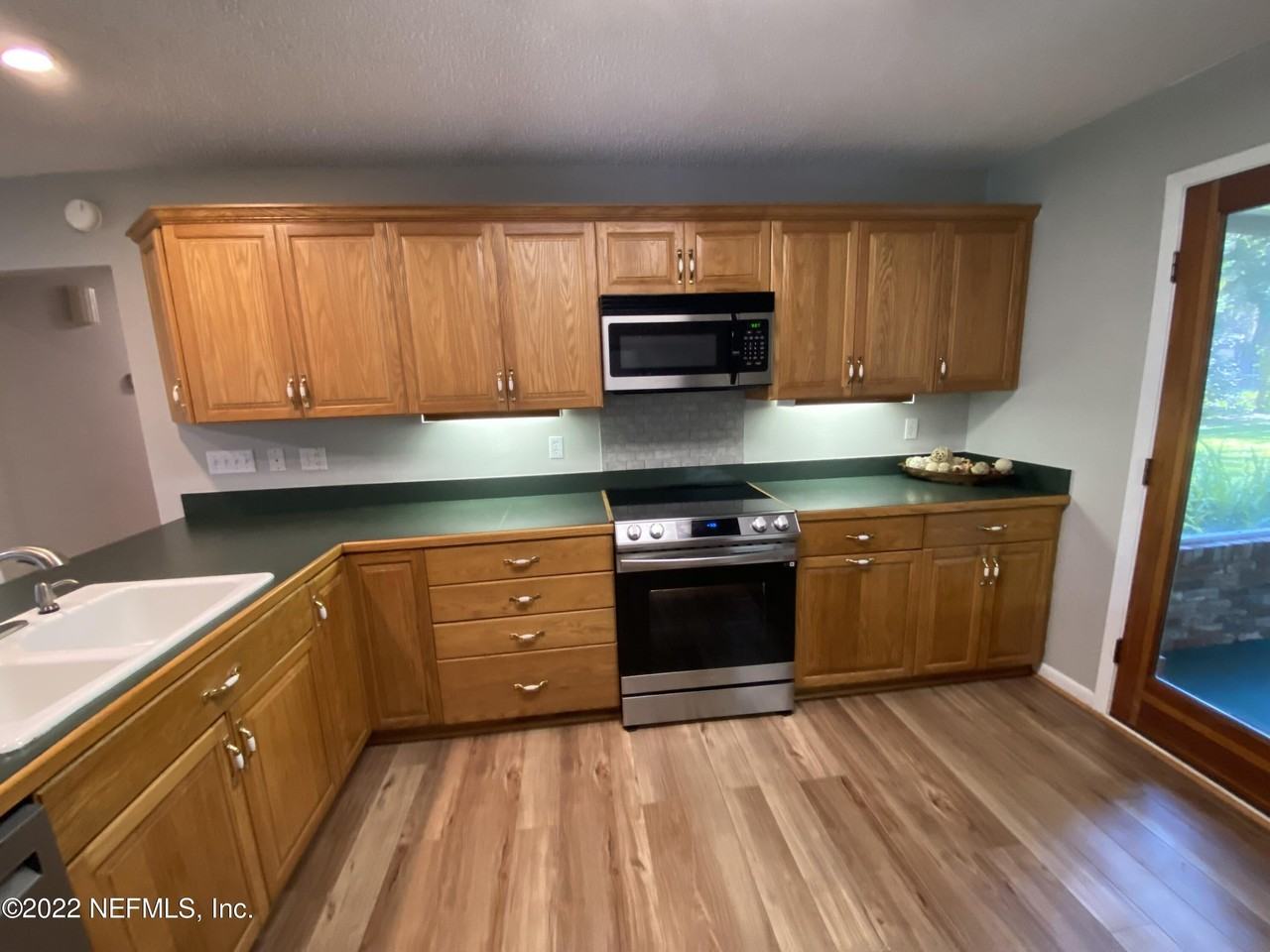 1301 Kings Rd - Photo 7 of 15