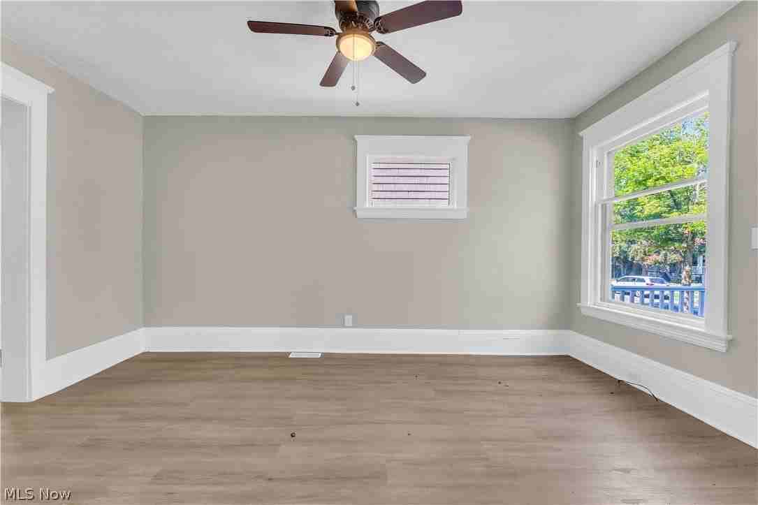 1344 E 112th St - Photo 5 of 31