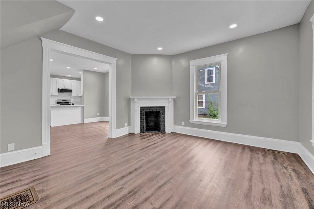 2221 E 97th St - Photo 4 of 31
