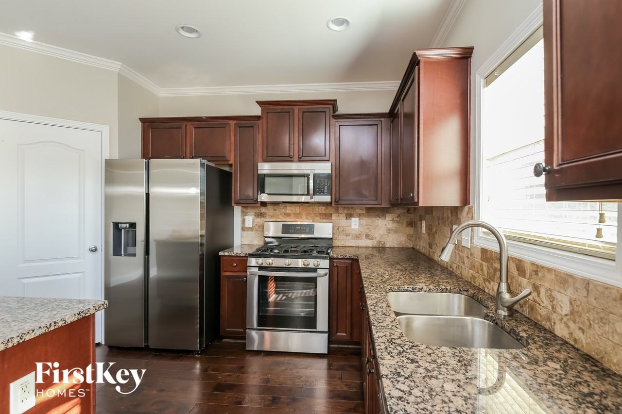 2545 Mossy Rock Pl - Photo 5 of 15