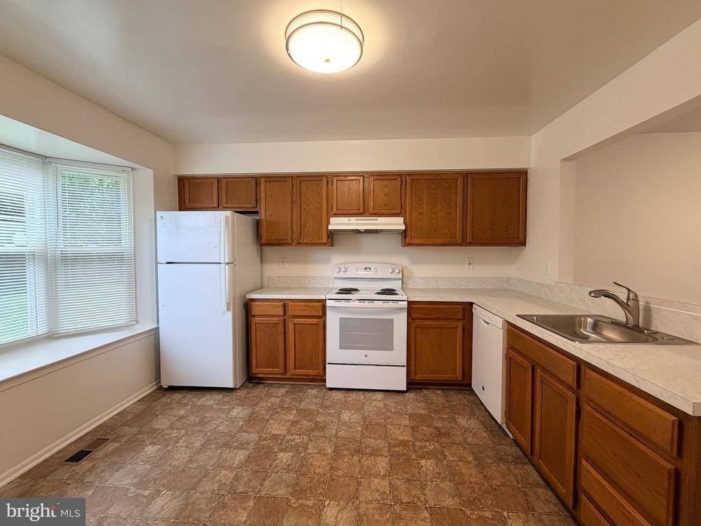 6124 Majors Ln - Photo 3 of 16