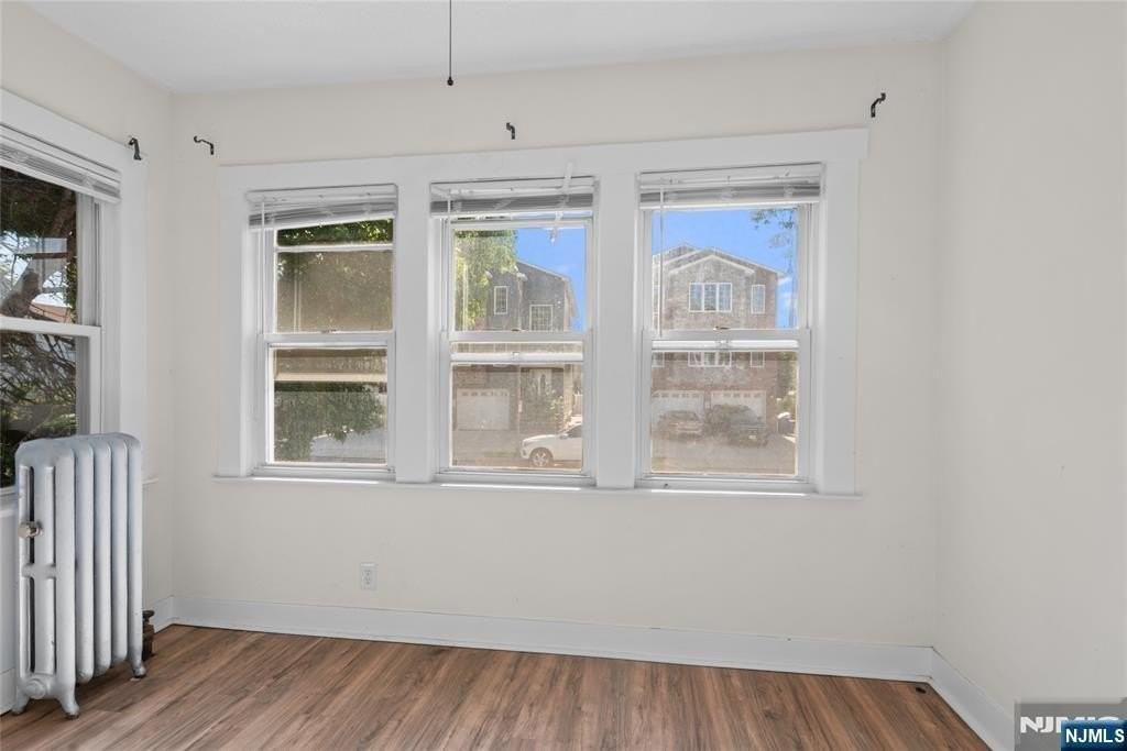 17 Cottage Pl - Photo 4 of 13