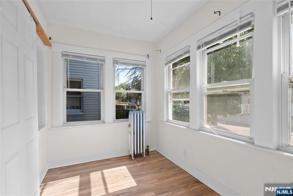 17 Cottage Pl - Photo 5 of 13