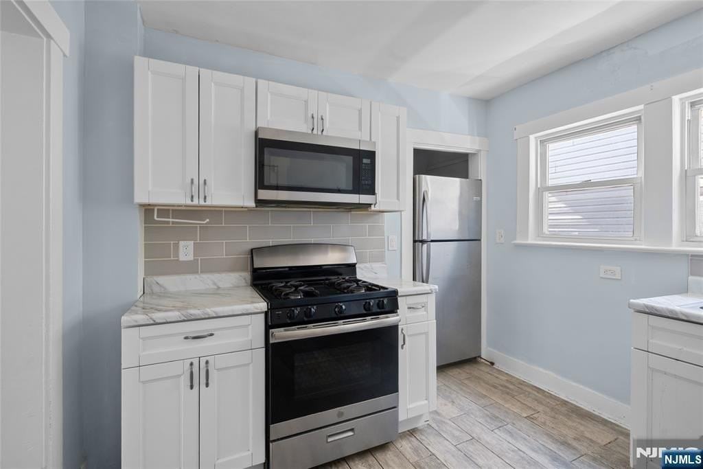 17 Cottage Pl - Photo 6 of 13