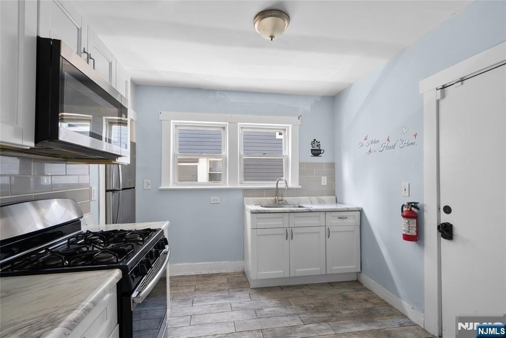 17 Cottage Pl - Photo 7 of 13