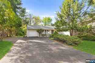 8 Halsey Ln - Photo 1 of 1