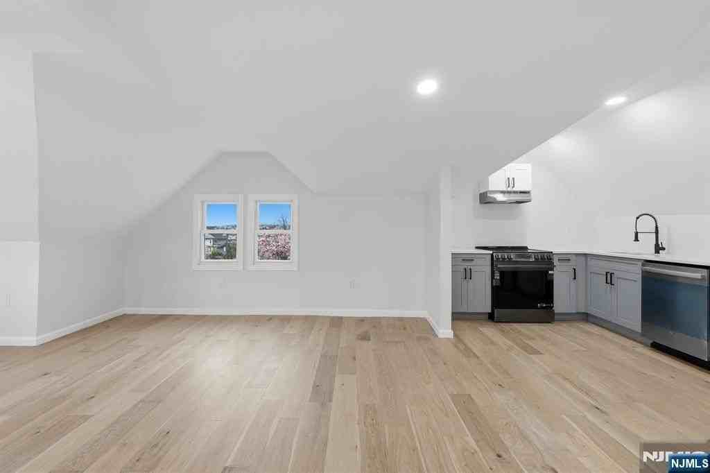 82 Grove St #4 - Photo 7 of 16