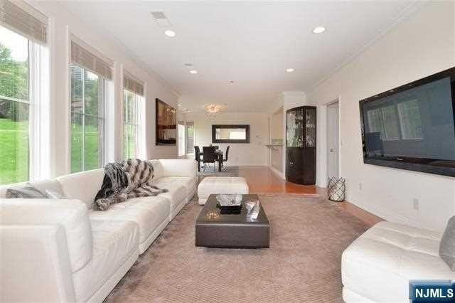 3 Moorings Ln - Photo 7 of 15