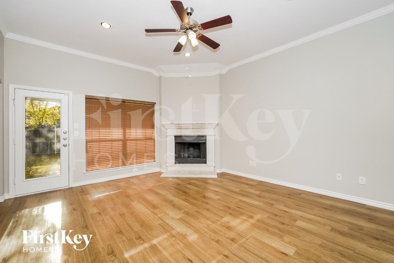146 Springtree St - Photo 3 of 18
