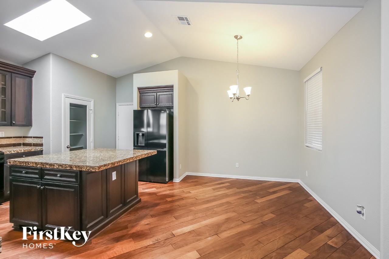 1044 Via Camelia St - Photo 5 of 15