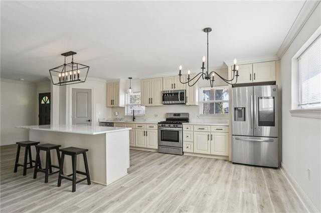 1512 Michigan Ave - Photo 4 of 19