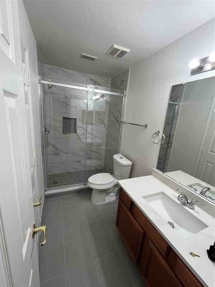 8605 Hunters Trace Ln - Photo 6 of 16