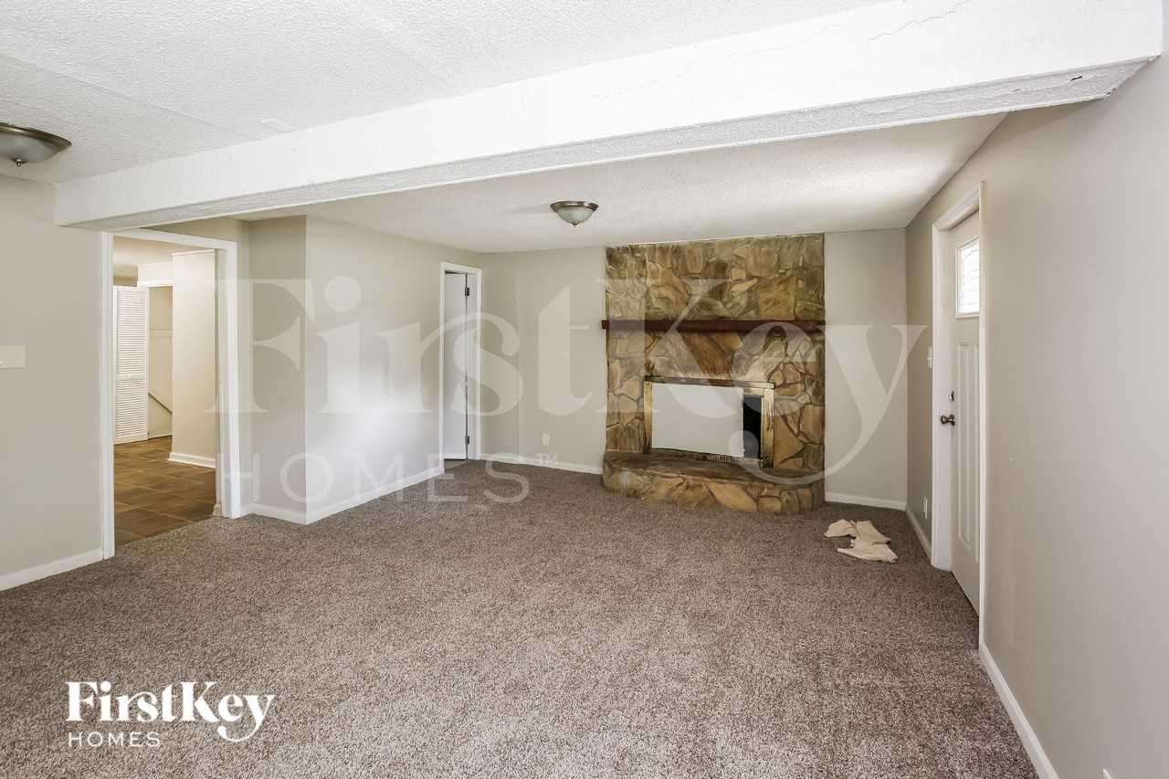 9208 Thayer Rd - Photo 4 of 15